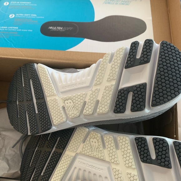 New Balance running shoes - Picture 2 of 2